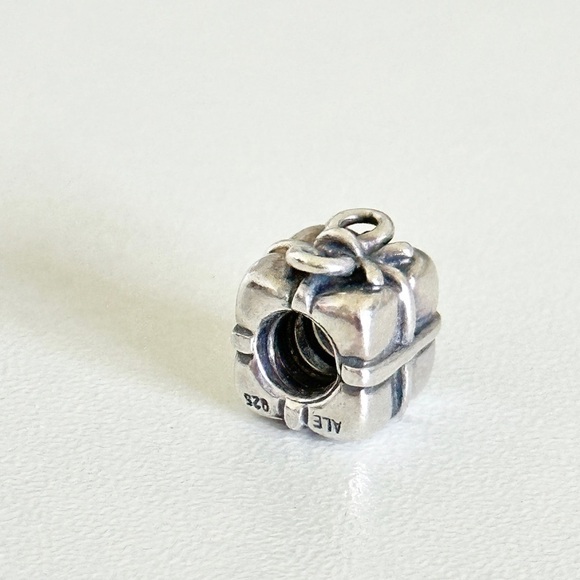 Pandora Retired 925 Sterling Silver Present Holiday Gift Box Bow Bead Charm - Picture 3 of 4